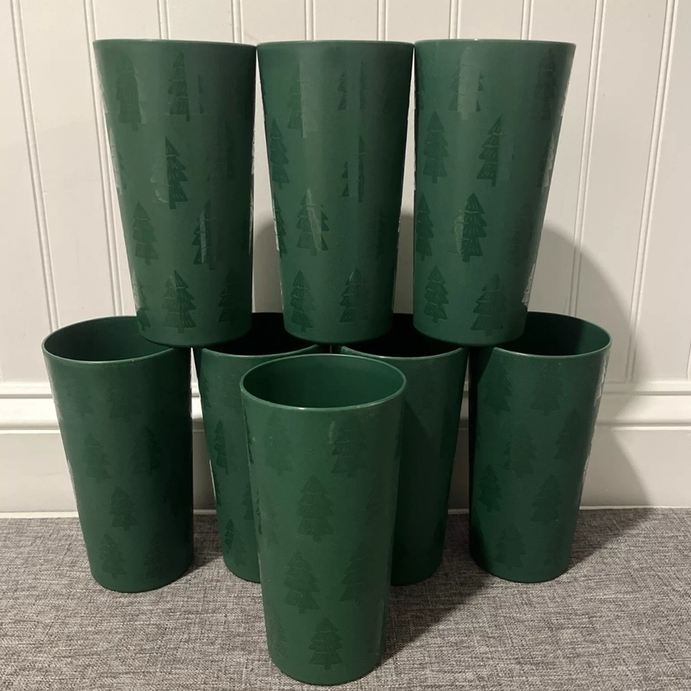 Green Christmas Tree Patterned Tumblers 26oz NEW set of 8 Plastic Holiday Cup